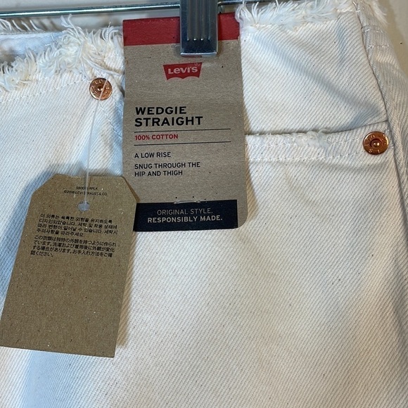 NWT. Levi’s Short Button Fly Low Rise Wedge Straight Distressed White Jeans. 12. - Picture 2 of 11